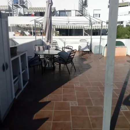 Modern 2 Bedroom Penthouse With Huge Private Roof Terrace,free Parking And Free Wifi Apartment *