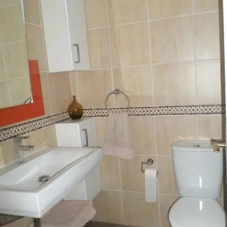 Apartment Modern 2 Bedroom Penthouse With Huge Private Roof Terrace,free Parking And Free Wifi